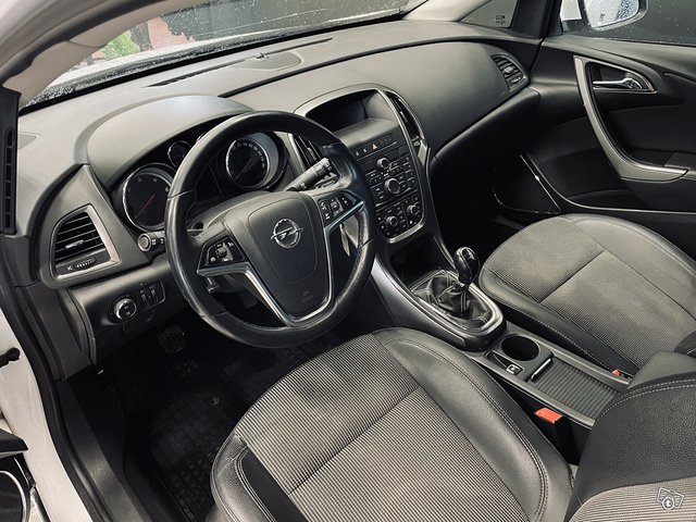 Opel Astra 8