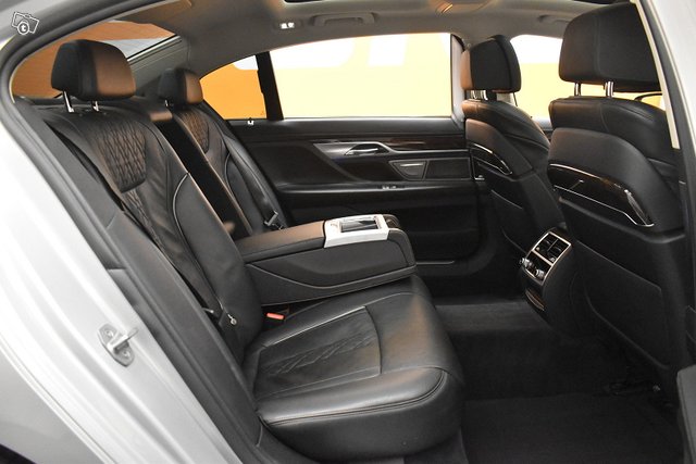 BMW 740 11
