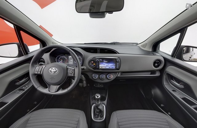 Toyota Yaris 9