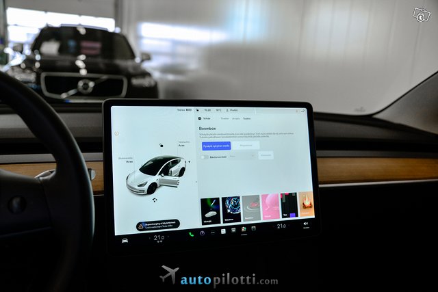 Tesla Model 3 19