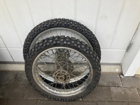 Mopon nastarenkaat vanteilla, Renkaat, Mototarvikkeet ja varaosat, Jyväskylä, Tori.fi Mopon nastarenkaat vanteilla, Renkaat, Mototarvikkeet ja varaosat, Jyväskylä, Tori.fi