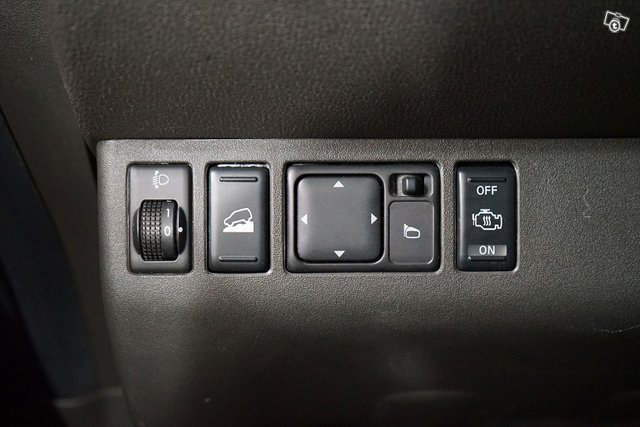 Nissan Pathfinder 20
