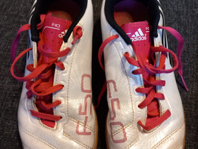 Adidas sisäpelikengät koko 36, Pallopelit, Urheilu ja ulkoilu, Keminmaa, Tori.fi Adidas sisäpelikengät koko 36, Pallopelit, Urheilu ja ulkoilu, Keminmaa, Tori.fi