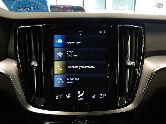 VOLVO V60 Cross Country 9