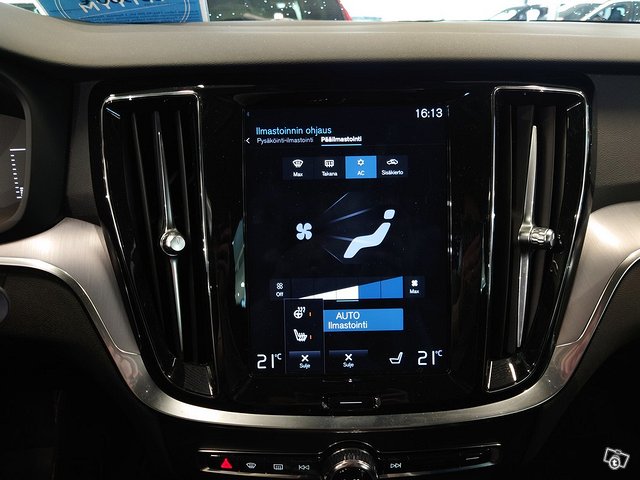 VOLVO V60 Cross Country 12