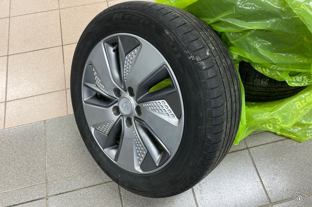 HYUNDAI KONA 12