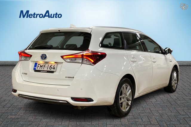 TOYOTA AURIS 5