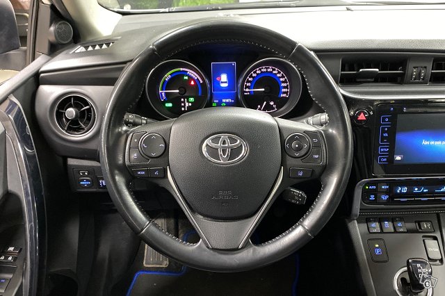 TOYOTA AURIS 16