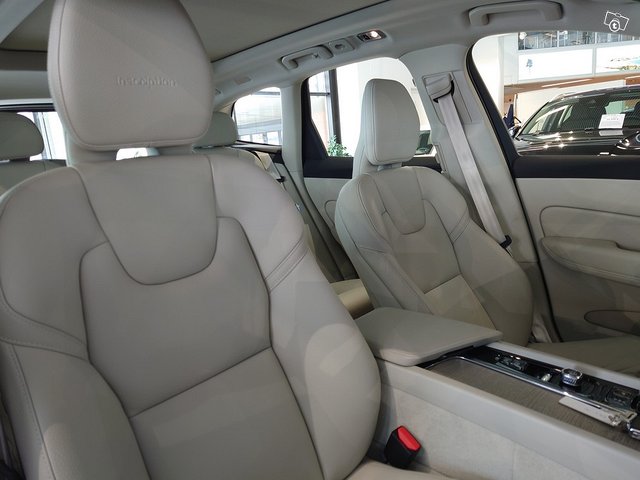 VOLVO XC60 18