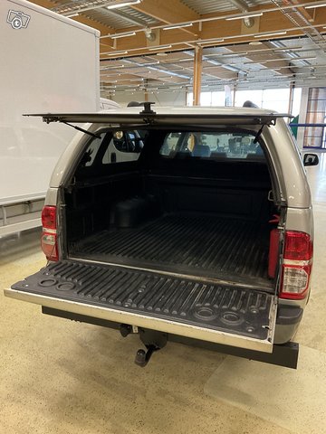 Toyota Hilux 7