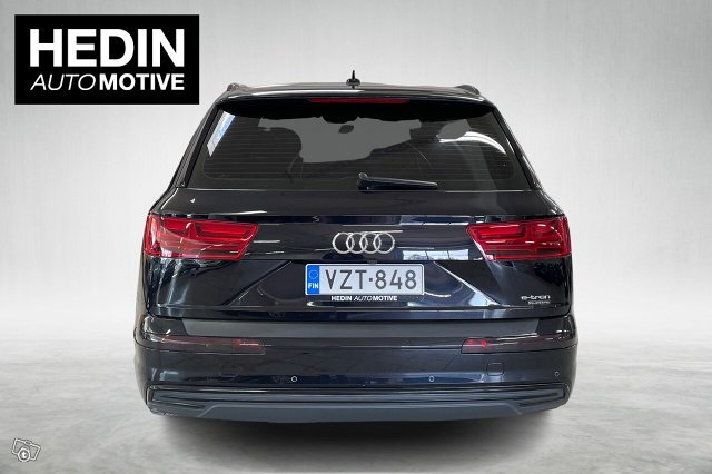AUDI Q7 4