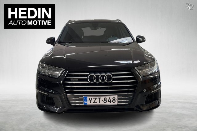 AUDI Q7 5