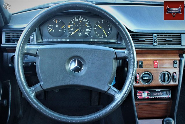 Mercedes-Benz 200 4