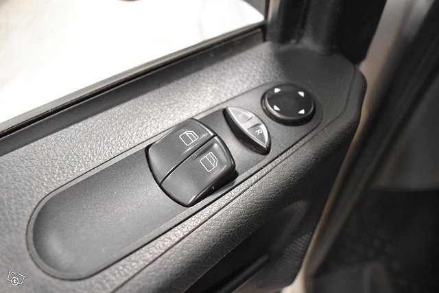 Mercedes-Benz Vito 17