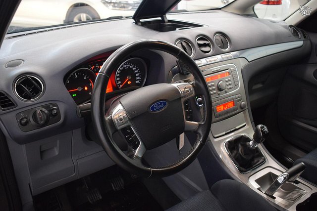 Ford S-Max 14
