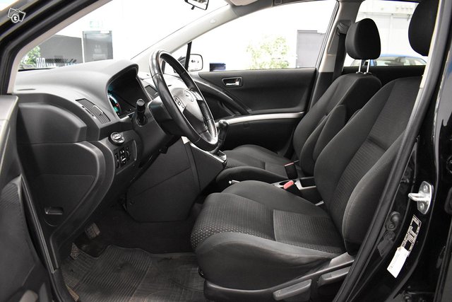 Toyota Corolla Verso 10
