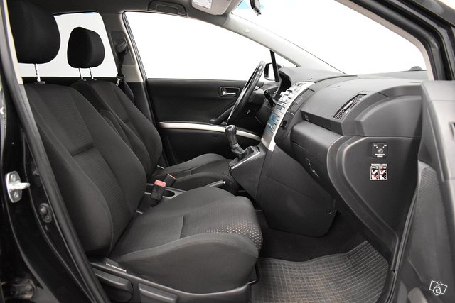 Toyota Corolla Verso 13
