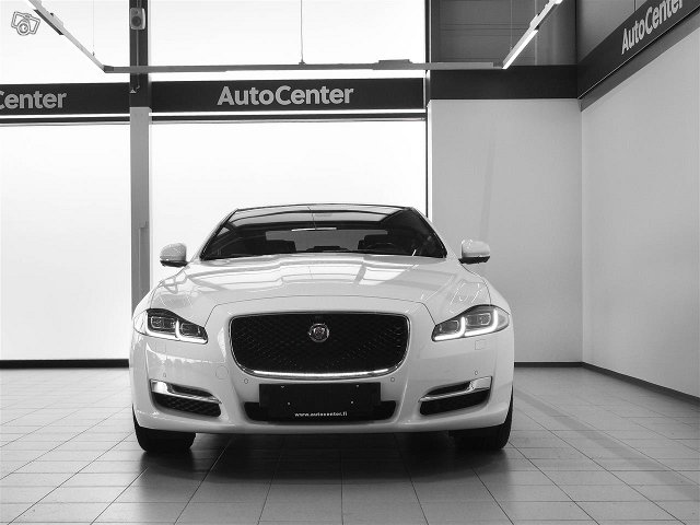Jaguar XJ 2