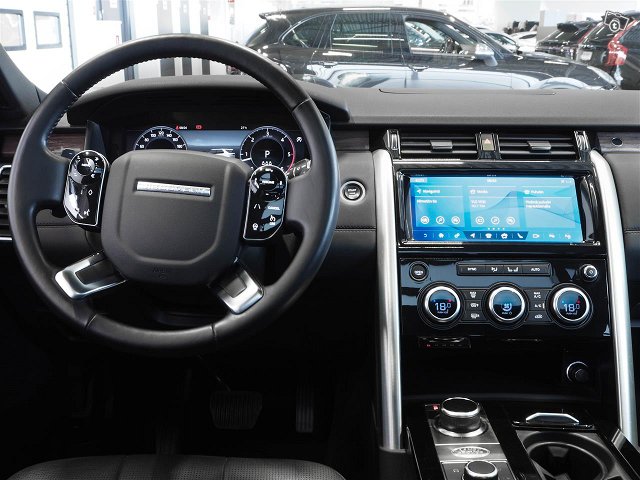Land Rover Discovery 9