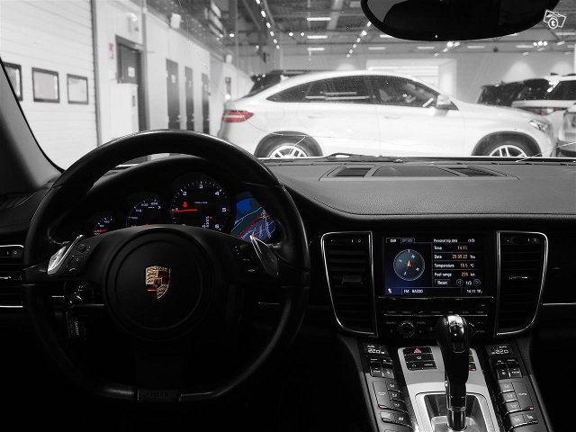 Porsche Panamera 6