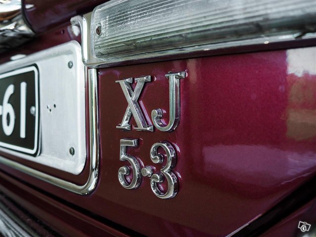 Jaguar XJ12 5
