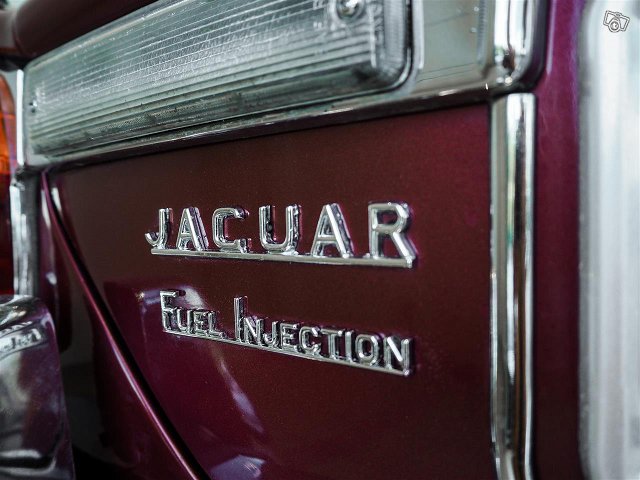 Jaguar XJ12 6