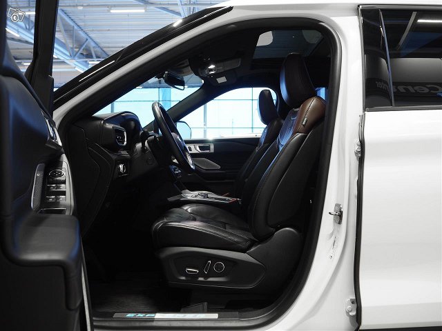 Ford Explorer 5