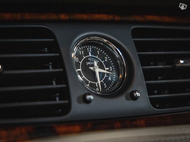 Jaguar XJ8 8