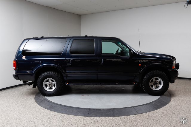 Ford Excursion 4