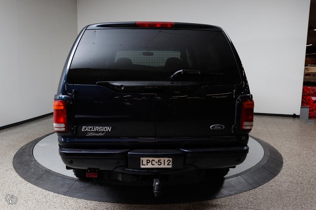 Ford Excursion 6