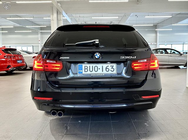 BMW 330 2