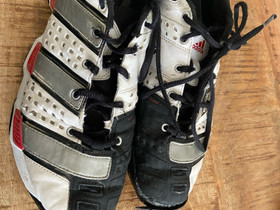 Adidas sisäpelikengät koko 41puoli, Pallopelit, Urheilu ja ulkoilu, Lahti, Tori.fi Adidas sisäpelikengät koko 41puoli, Pallopelit, Urheilu ja ulkoilu, Lahti, Tori.fi