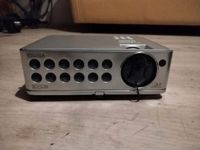 Toshiba TDP-D1 projektori, Kotiteatterit ja DVD-laitteet, Viihde-elektroniikka, Lahti, Tori.fi Toshiba TDP-D1 projektori, Kotiteatterit ja DVD-laitteet, Viihde-elektroniikka, Lahti, Tori.fi