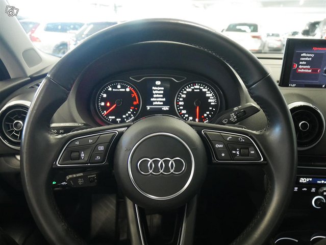 AUDI A3 8