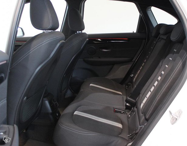 BMW 218 8