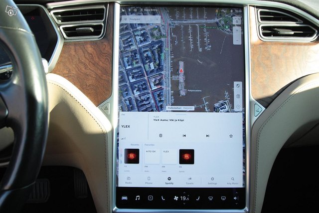 Tesla Model S 18
