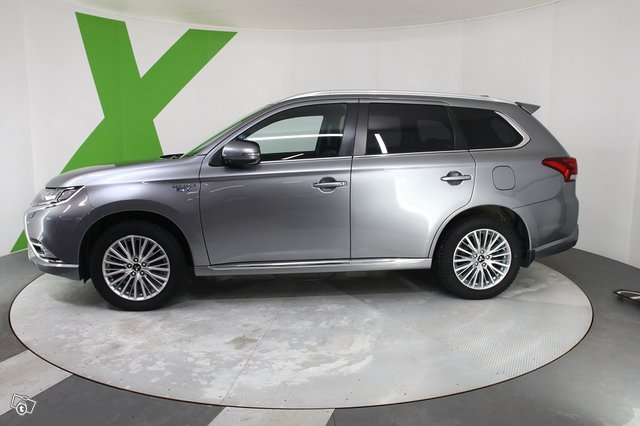 Mitsubishi Outlander PHEV 6