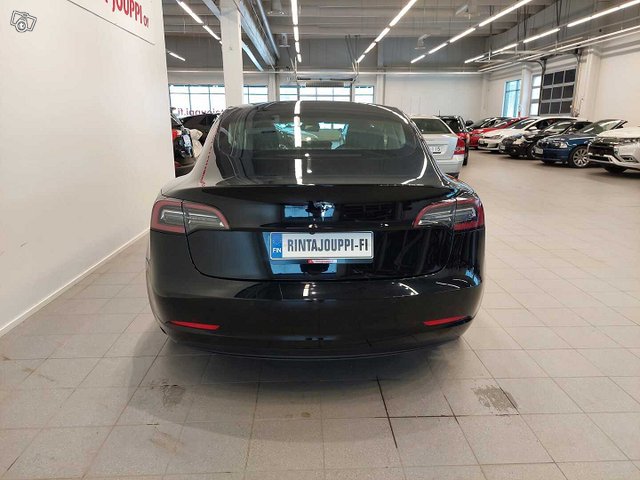 Tesla Model 3 4