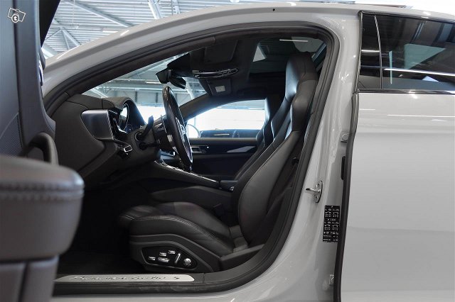 Porsche Panamera 6