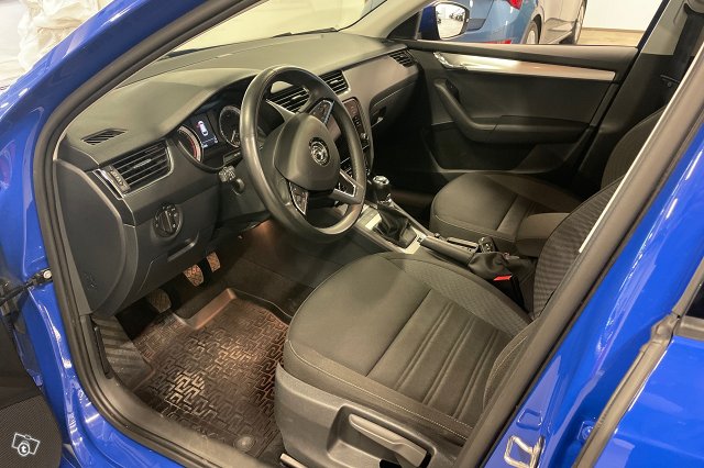 SKODA OCTAVIA 9