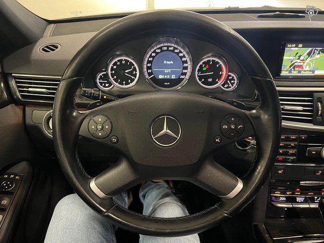Mercedes-Benz E 13