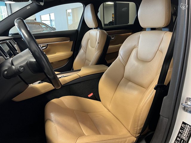 Volvo V90 7
