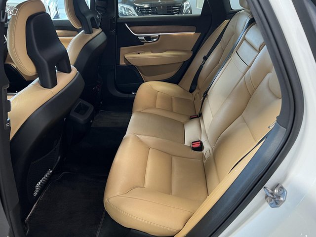 Volvo V90 10