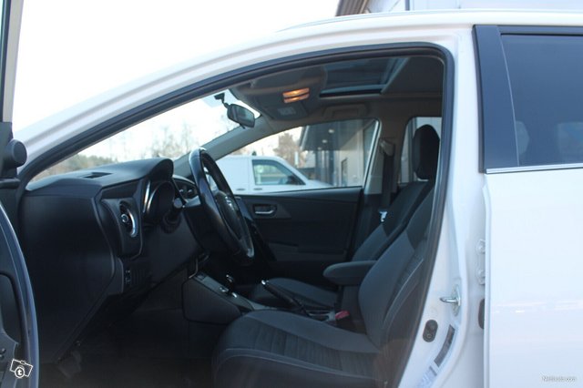 Toyota Auris 13