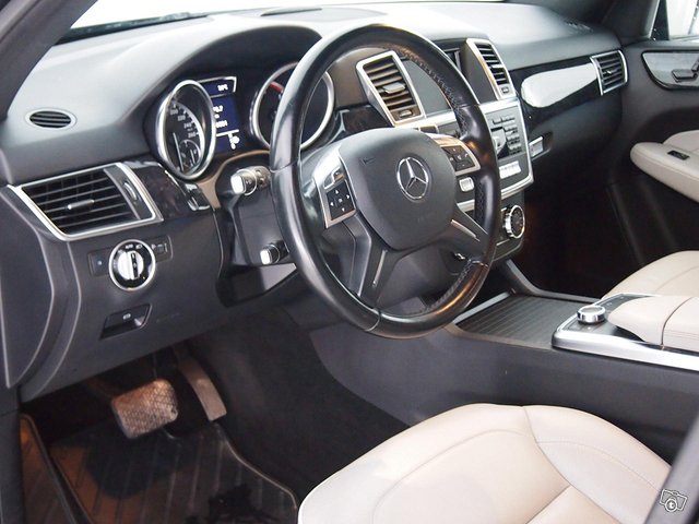 Mercedes-Benz ML 10