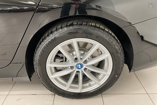 BMW 330 11