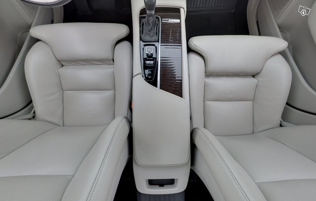 VOLVO S90 9