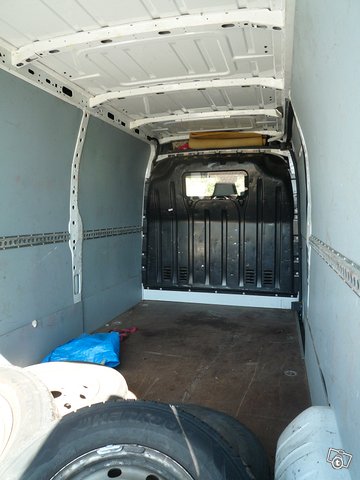 Nissan NV400 4