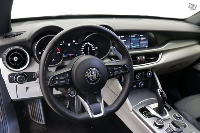 Alfa Romeo Stelvio 11