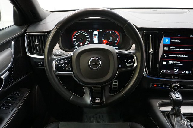 Volvo S90 11